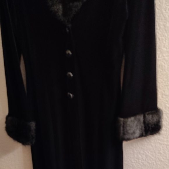 Chic Black Velvet Maxi Coat with Faux Fur Trim HMBC - Picture 14 of 16